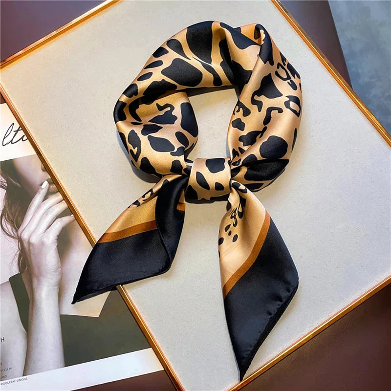 Foulard Carré Léopard Doré et Noir 70x70cm