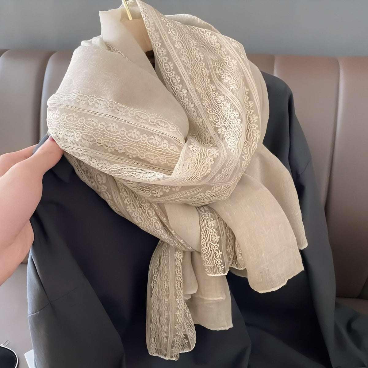 Chèche avec Dentelle portée à la main - Beige Rosé - Violet Poudré - Bleu Ciel - Taupe - Gris Foncé - Beige