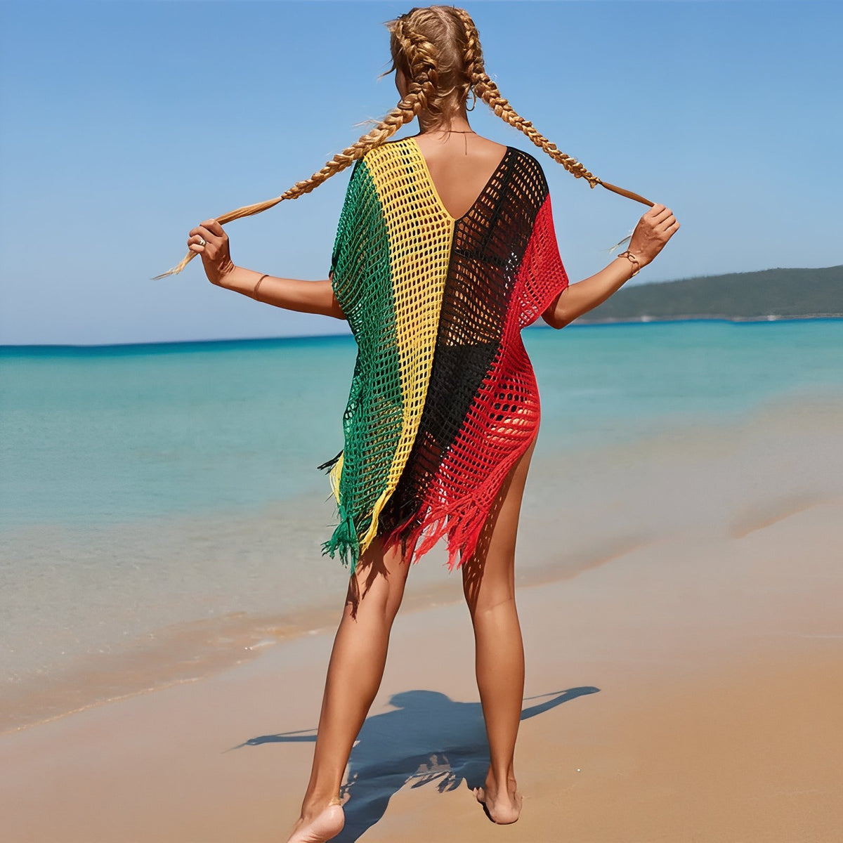 Robe de Plage Courte en Crochet Multicolore portée à la plage - Rouge Jaune Bleu - Blanc à Rayures Colorées - Multicouleurs - Turquoise et Rouge - Vert - Orange et Blanc - Jamaique - Bleu Ciel - Tie Dye Bleu et Rouge - Noir