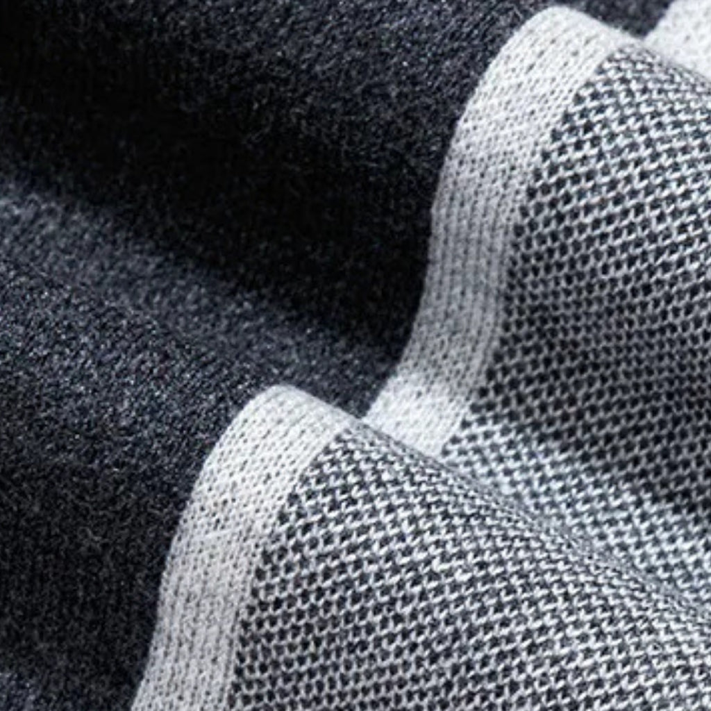 Echarpe pour Costume Homme gros plan texture tissu - Gris et Noir - Gris Clair et Gris Foncé - Gris Foncé et Noir - Noir et Nuances de Gris Clair - Gris Charbon et Noir - Beige et Bleu Marine - Gris Foncé et Gris Clair - Gris Foncé et Beige - Noir et Blanc - Noir et Nuances de Gris - Beige et Gris Foncé - Gris et Anthracite - Beige et Anthracite - Gris Sombre et Noir - Gris Sombre et Gris Clair - Beige et Charbon