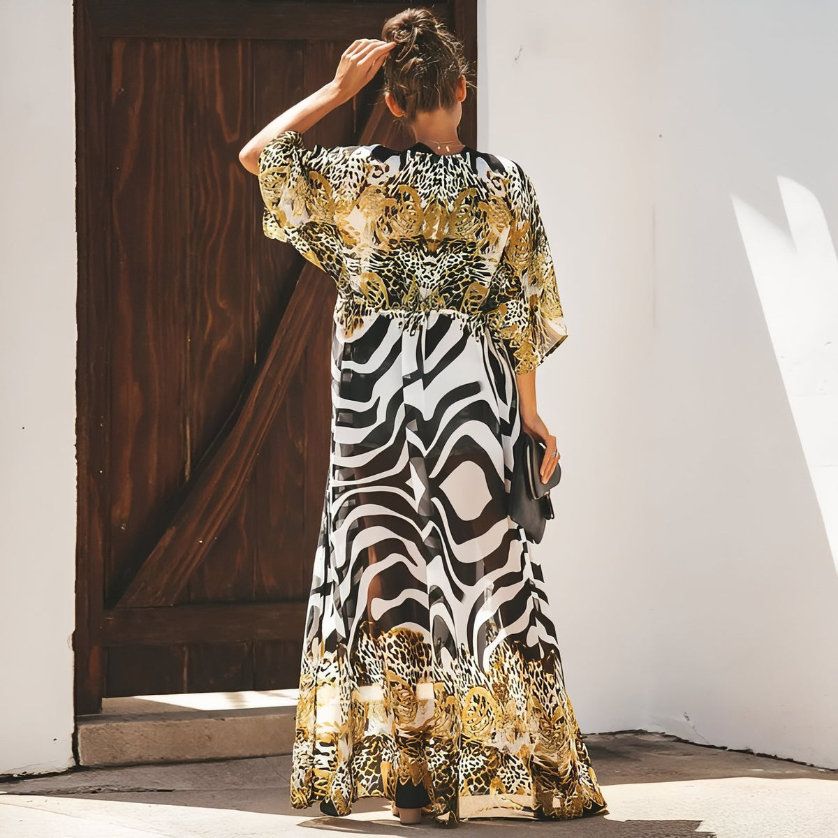 Long Kimono de Plage Léopard et Zèbre portée de dos - Léopard