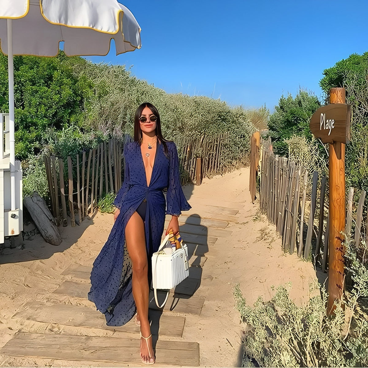 Robe Paréo Décolletée mise en scène plage - Blanc - Bleu
