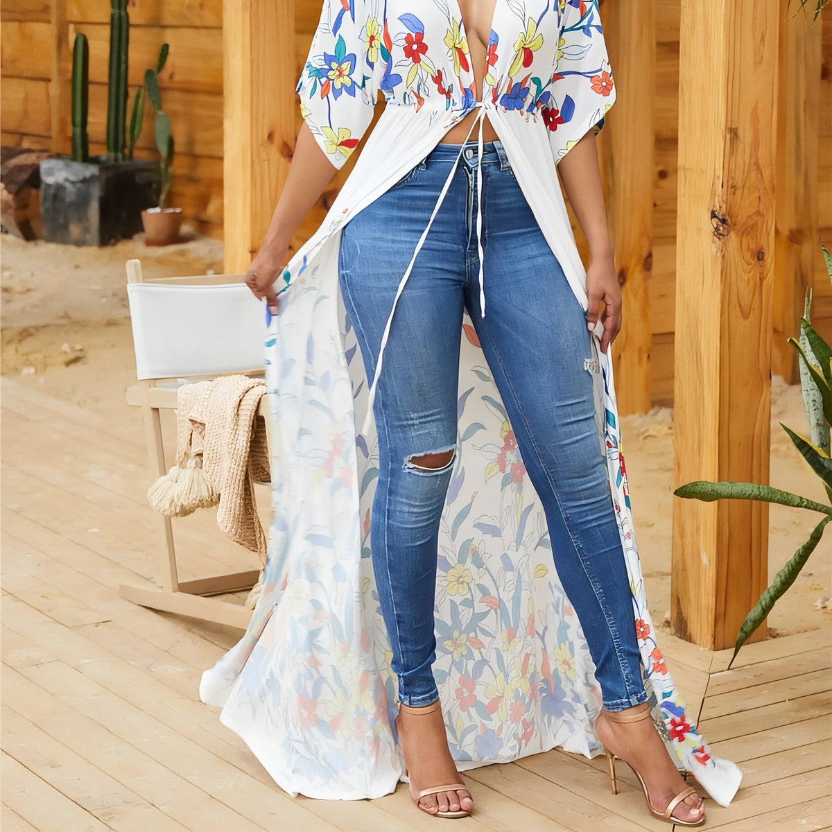 Robe de Plage Printanière portée avec jeans - Blanc à Fleurs