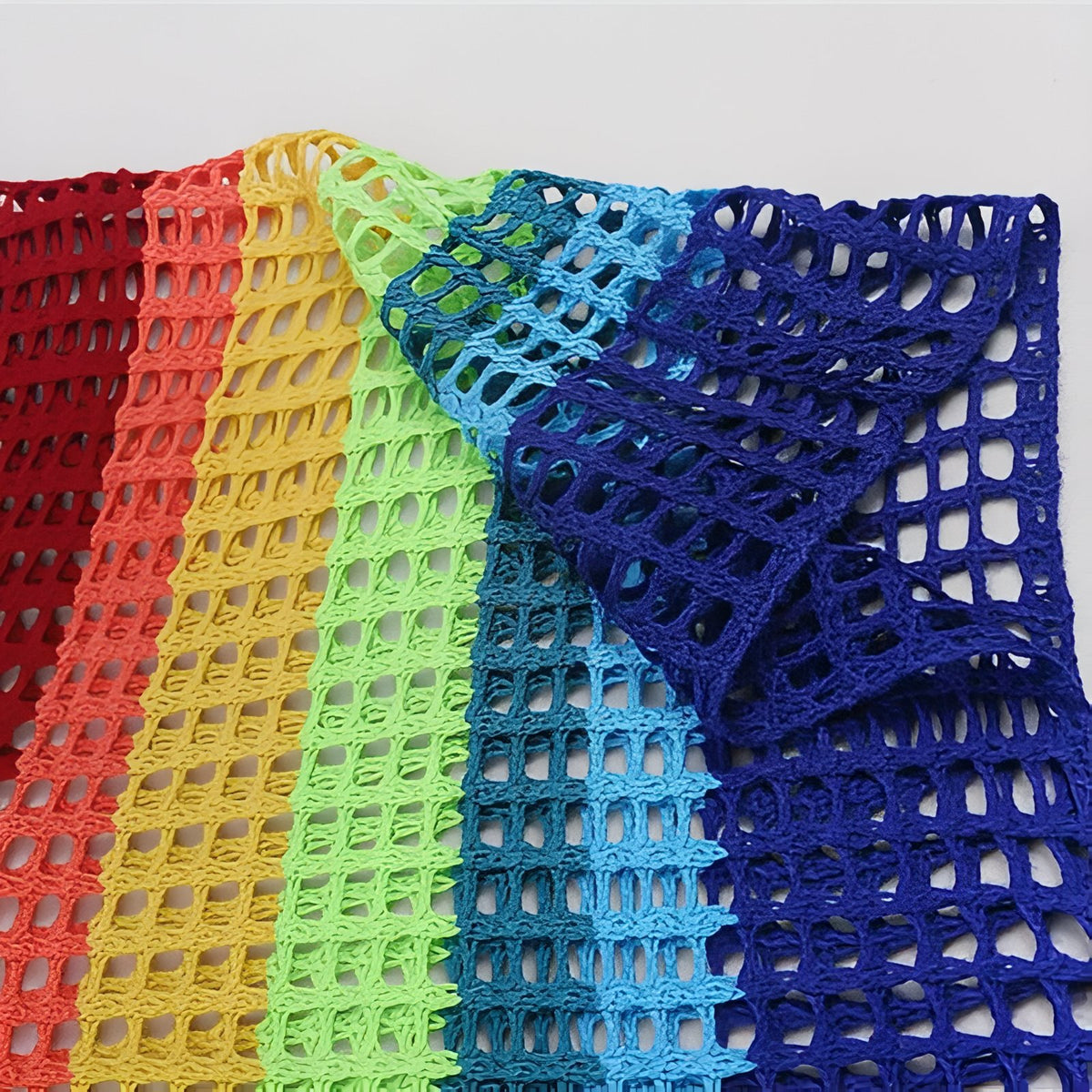 Robe de Plage Courte en Crochet Multicolore six couleurs alignées - Rouge Jaune Bleu - Blanc à Rayures Colorées - Multicouleurs - Turquoise et Rouge - Vert - Orange et Blanc - Jamaique - Bleu Ciel - Tie Dye Bleu et Rouge - Noir
