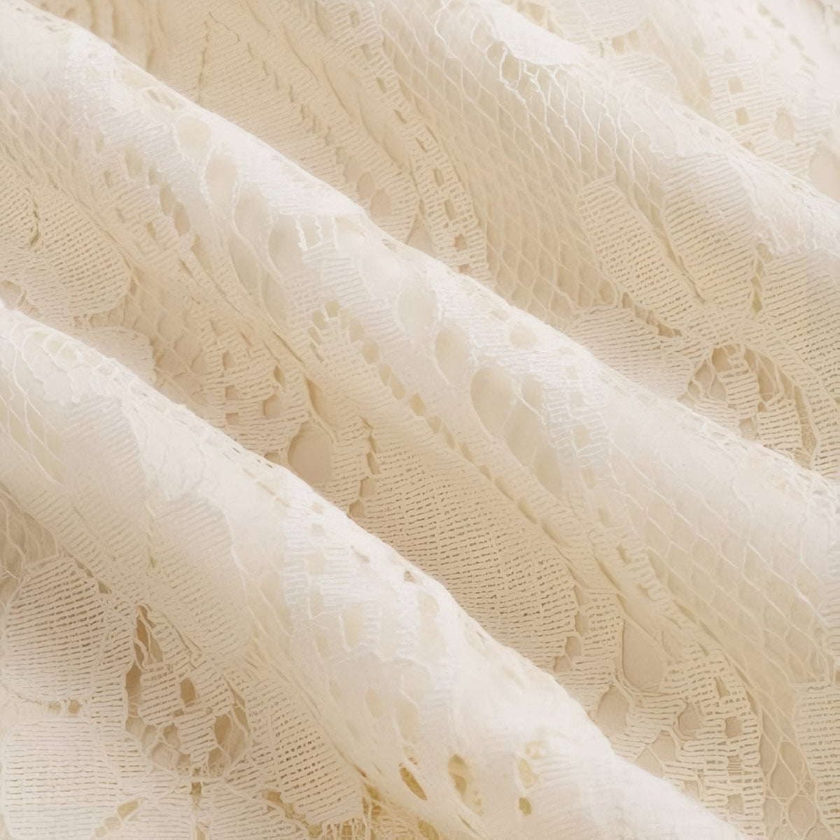 Robe Bohème Longue Col V Bas Asymétrique Bretelles gros plan tissu dentelle - Beige - Blanc