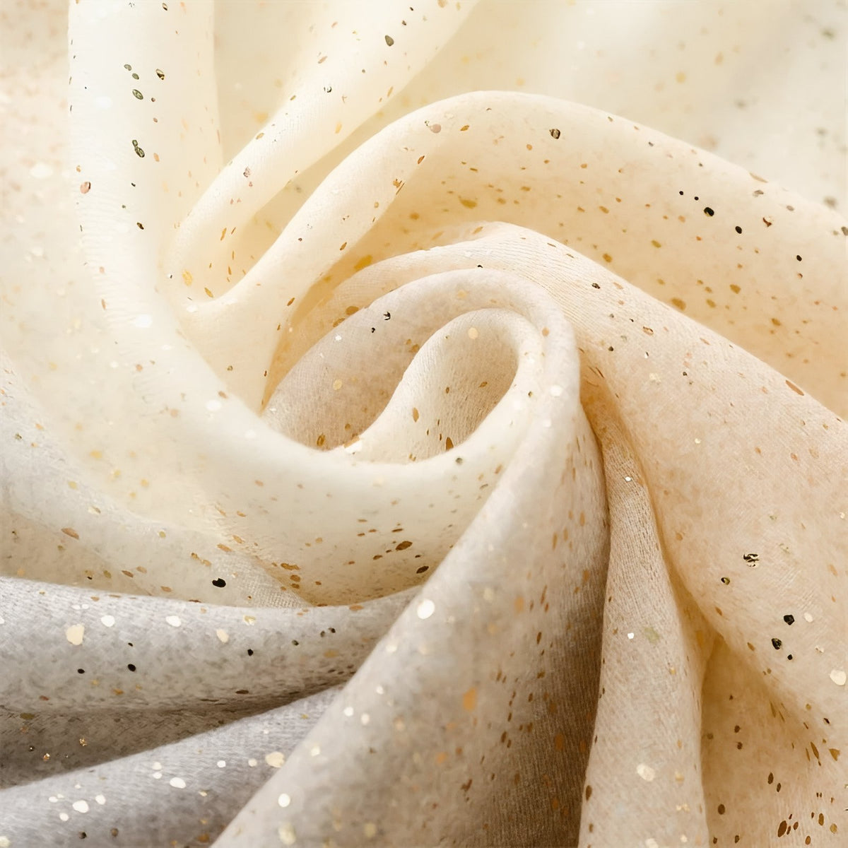 Foulard Paillettes Femme gros plan tissu pailleté - Gris et Beige - Lavande et Rose - Rose et Pêche - Vert Émeraude et Vert Clair - Orange et Pêche - Bleu Ciel et Bleu Marine - Beige et Brun