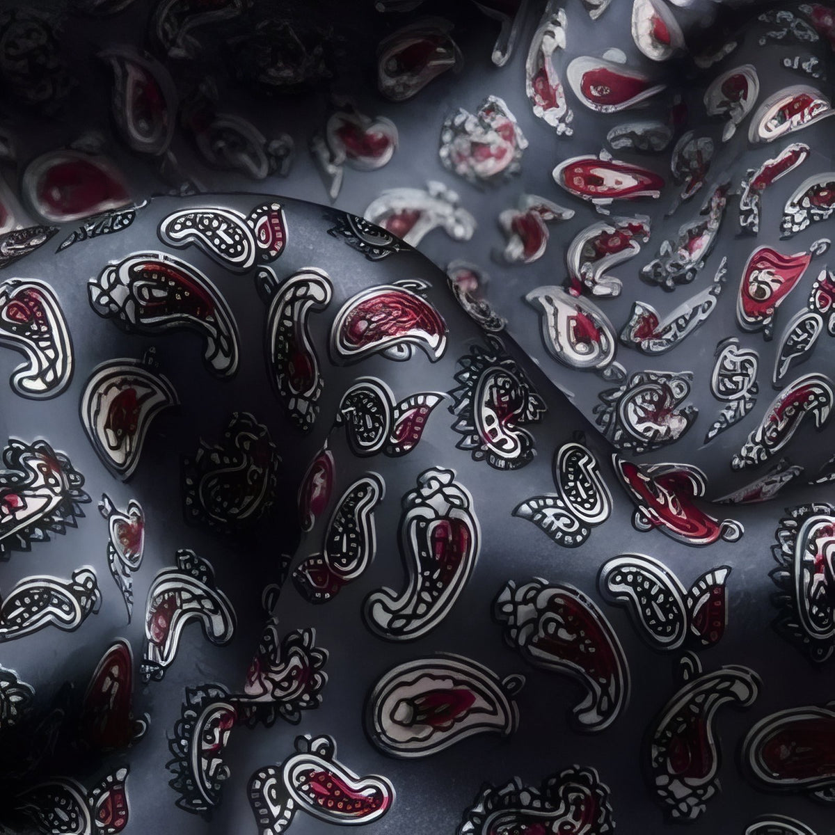 Echarpe de Soie Homme gros plan motif paisley - Rouge - Bleu Marine et Rouge - Bleu et Noir - Bleu Nuit et Rouge - Gris et Noir - Gris Ardoise et Rouge Bordeaux - Jaune Moutarde et Noir - Bordeaux et Crème - Noir et Blanc - Noir et Rouge - Gris et Rouge - Rouge et Noir - Bleu et Or - Bordeaux et Jaune
