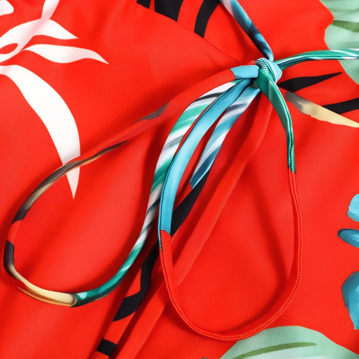 Robe de Plage Imprimé Tropical gros plan sur le lien - Bleu - Rouge