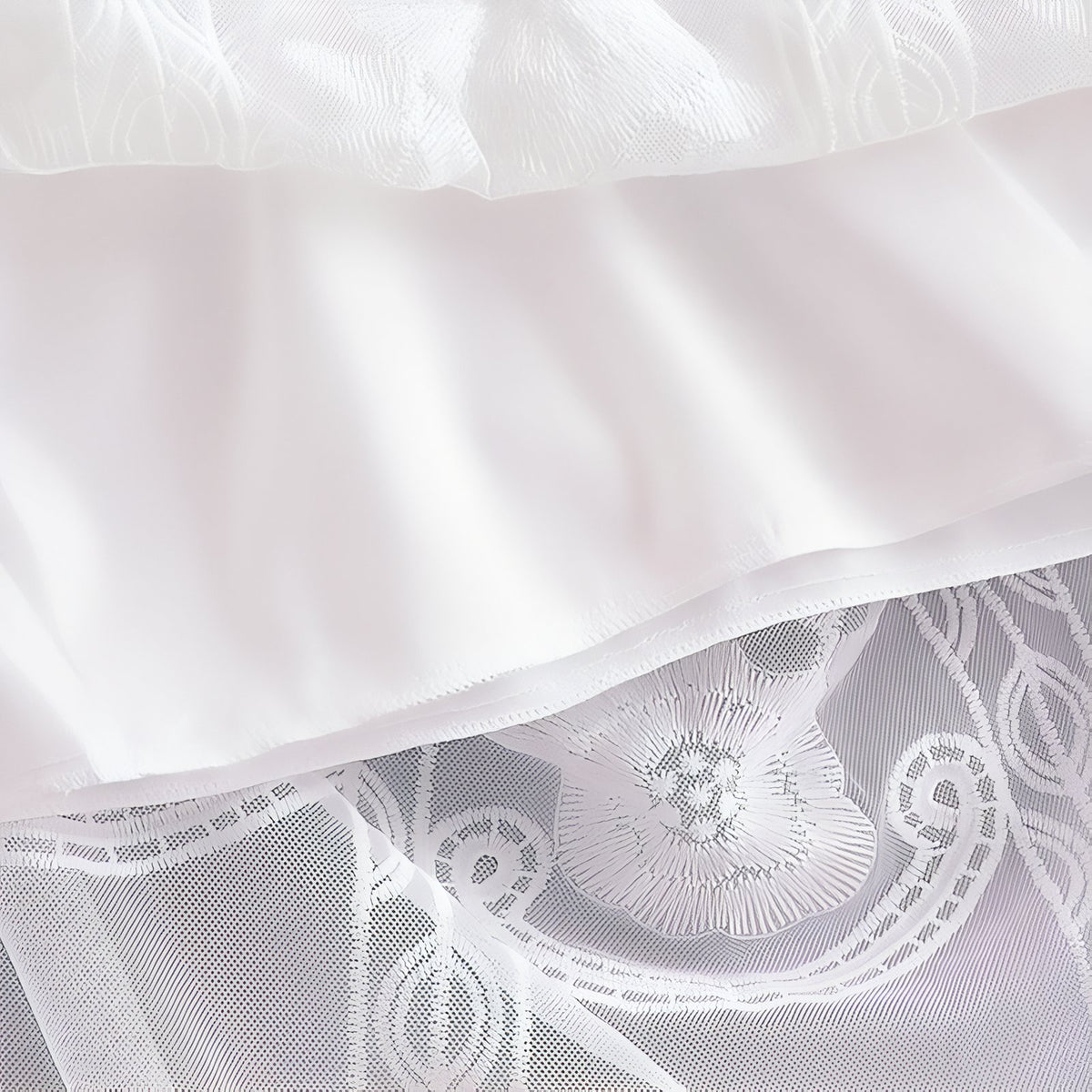 Sublime Robe Paréo Blanche gros plan tissu - Blanc - Noir - Rouge