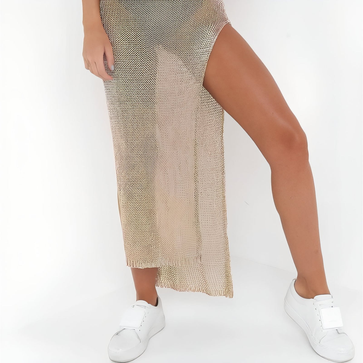 Robe Crochet d’Eté Brillante à Bretelles portée à la main - Argenté - Doré