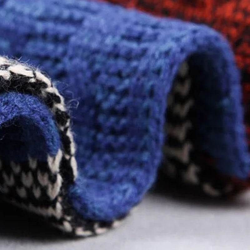 Echarpe Homme Motif Jacquard gros plan texture - Bordeaux et Charbon - Bleu et Bordeaux - Marron et Jaune - Bleu et Gris - Bleu Marine et Rose Poudré