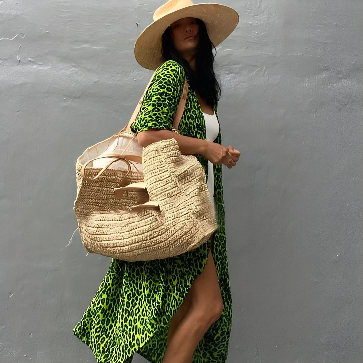 Long Kimono de Plage Imprimé Léopard portée avec sac - Blanc - Beige - Vert