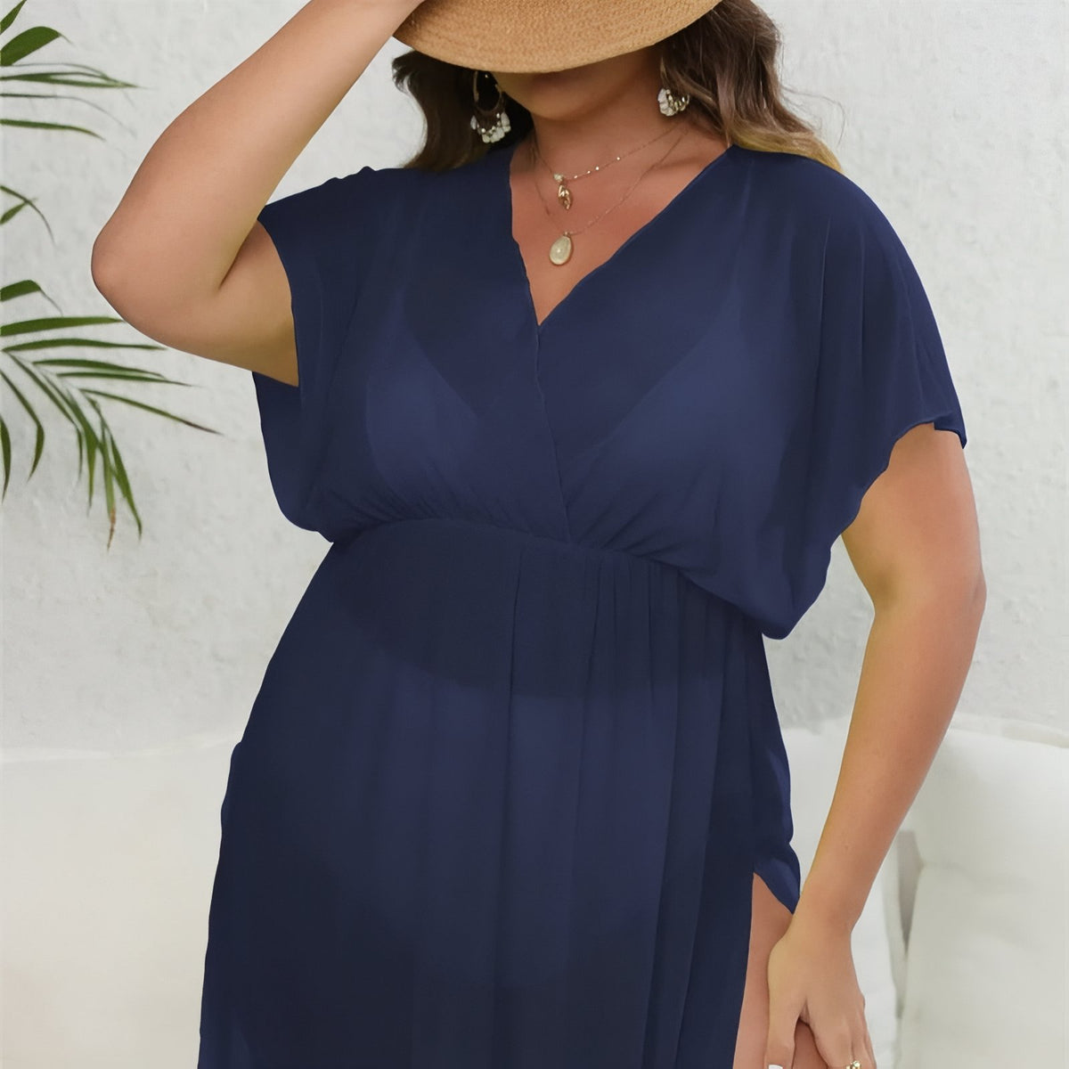 Robe Tunique de Plage Grande Taille portée avec chapeau - Noir - Jaune - Bleu Marine