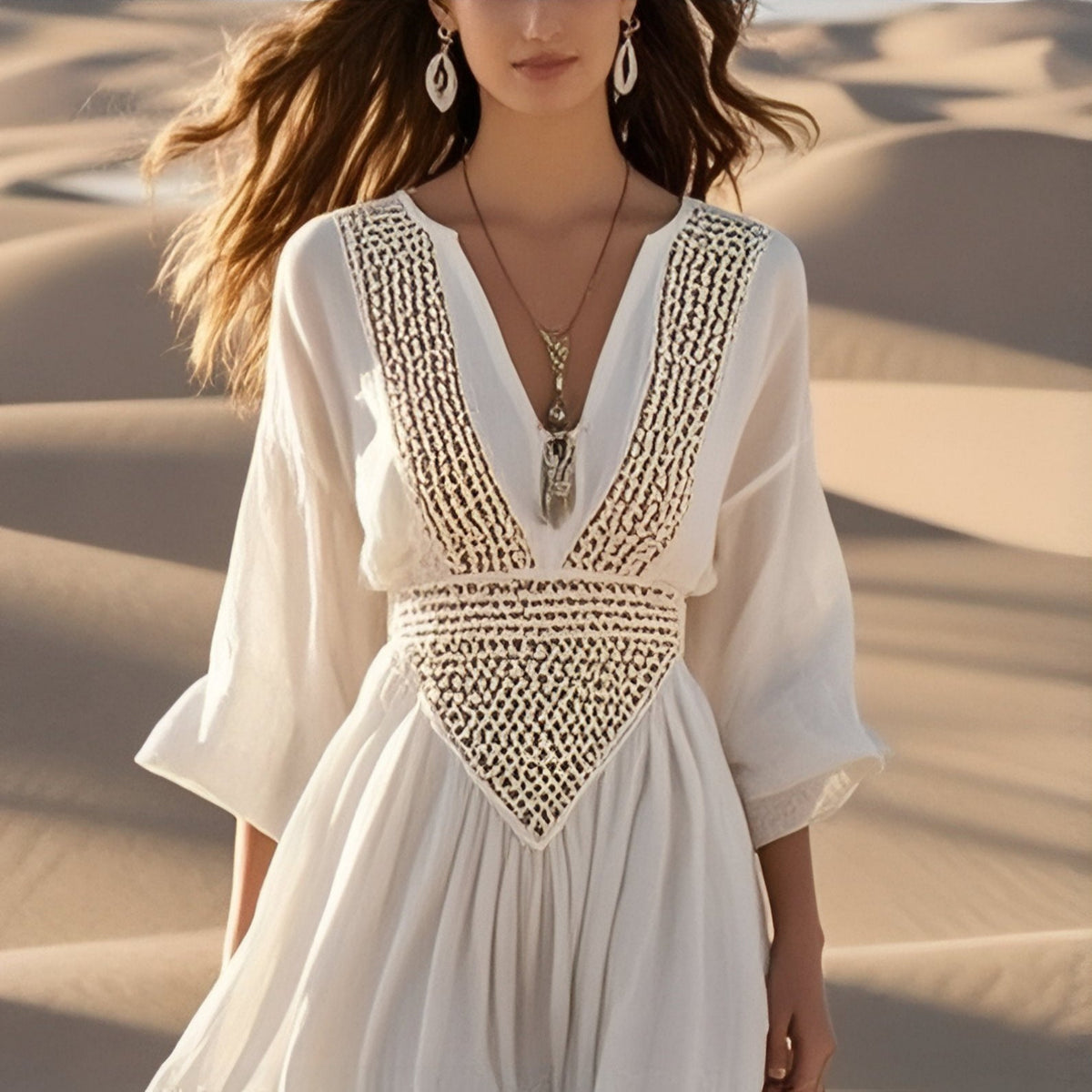 Robe Bohème Longue Col V Manches Longues portée en extérieur - Blanc