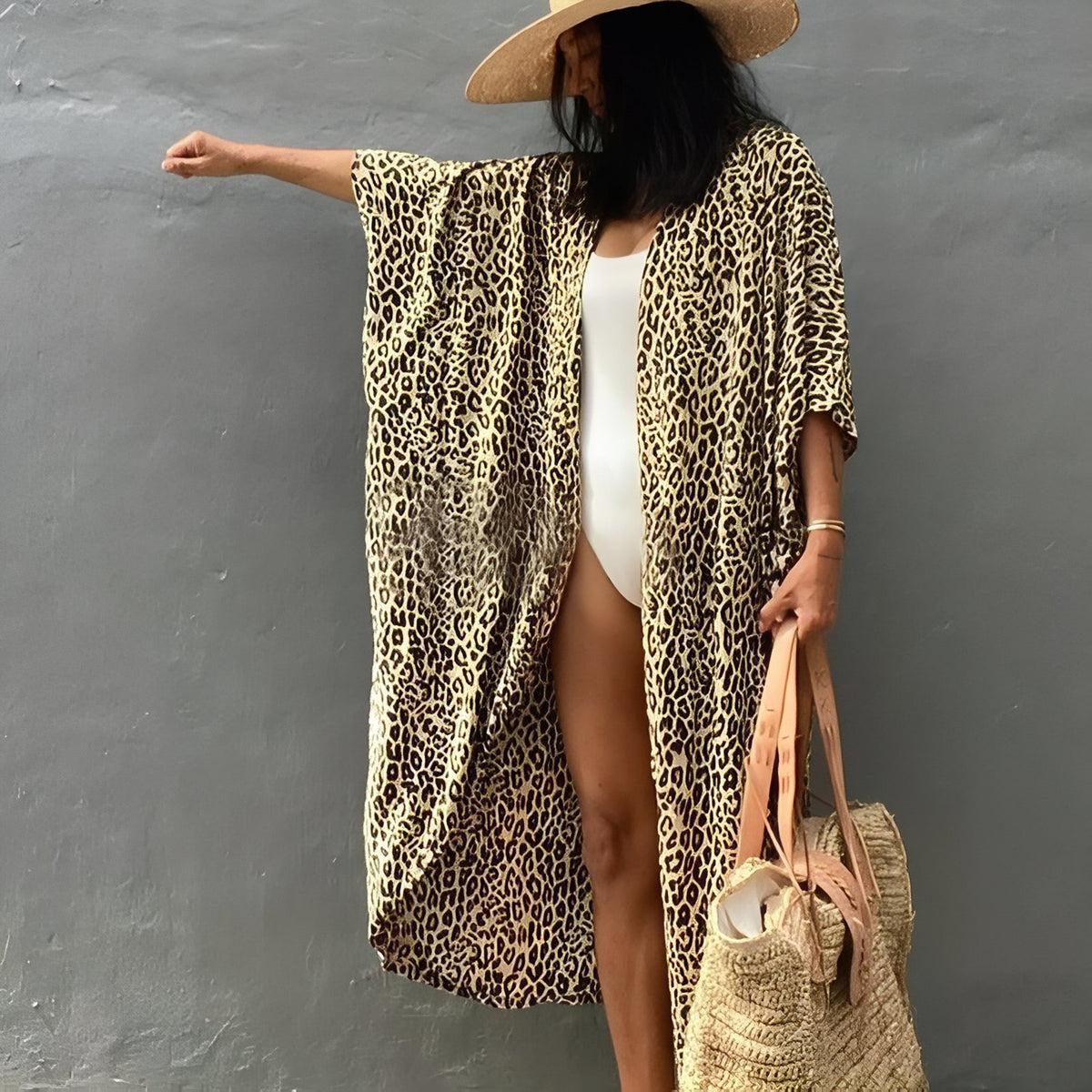 Long Kimono de Plage Imprimé Léopard portée avec sac - Blanc - Beige - Vert