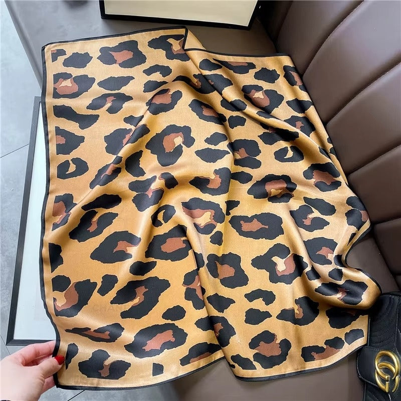 Foulard Femme Motif Léopard gros plan motif léopard - Marron - Ivoire