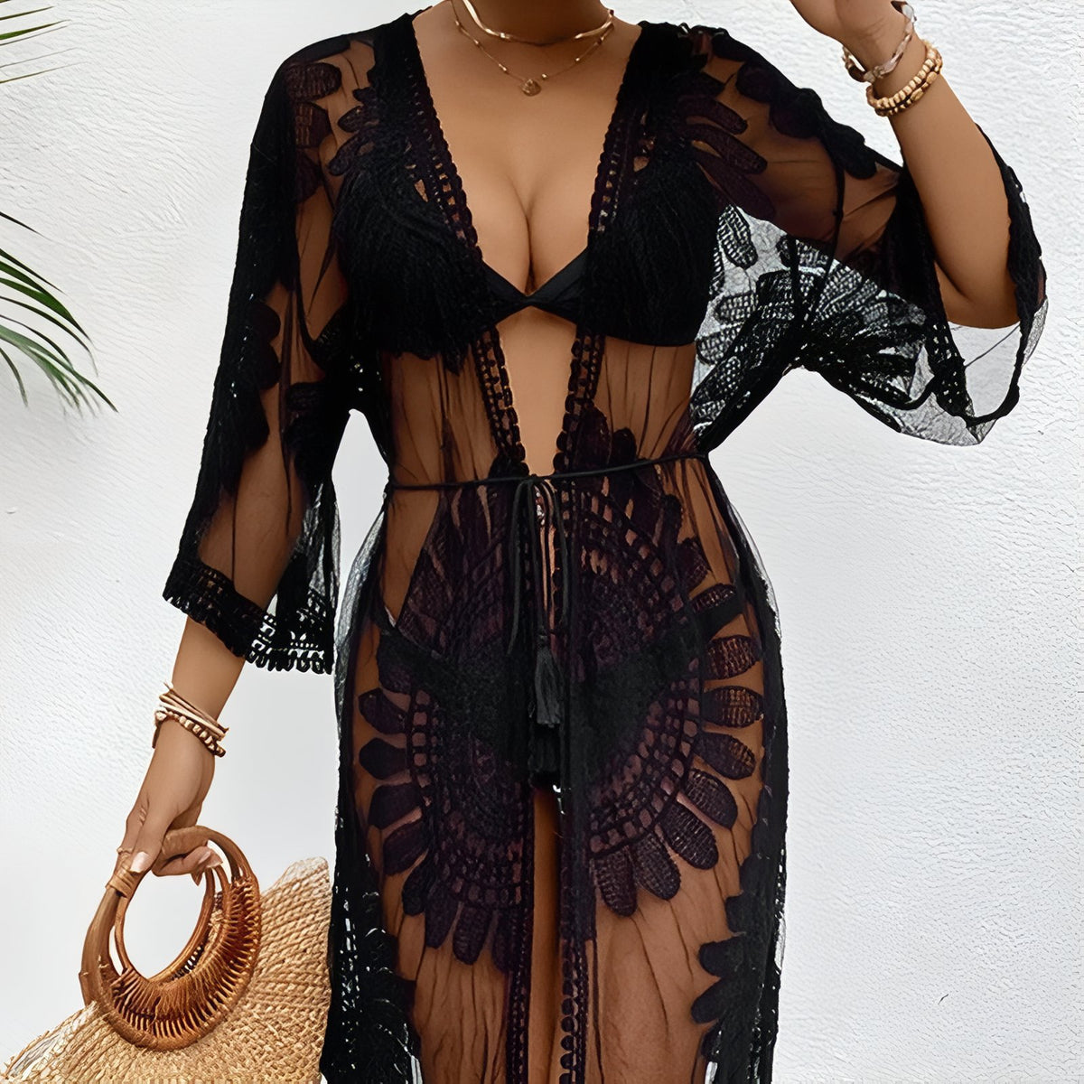 Kimono de Plage en Dentelle portée avec accessoires - Noir - Blanc