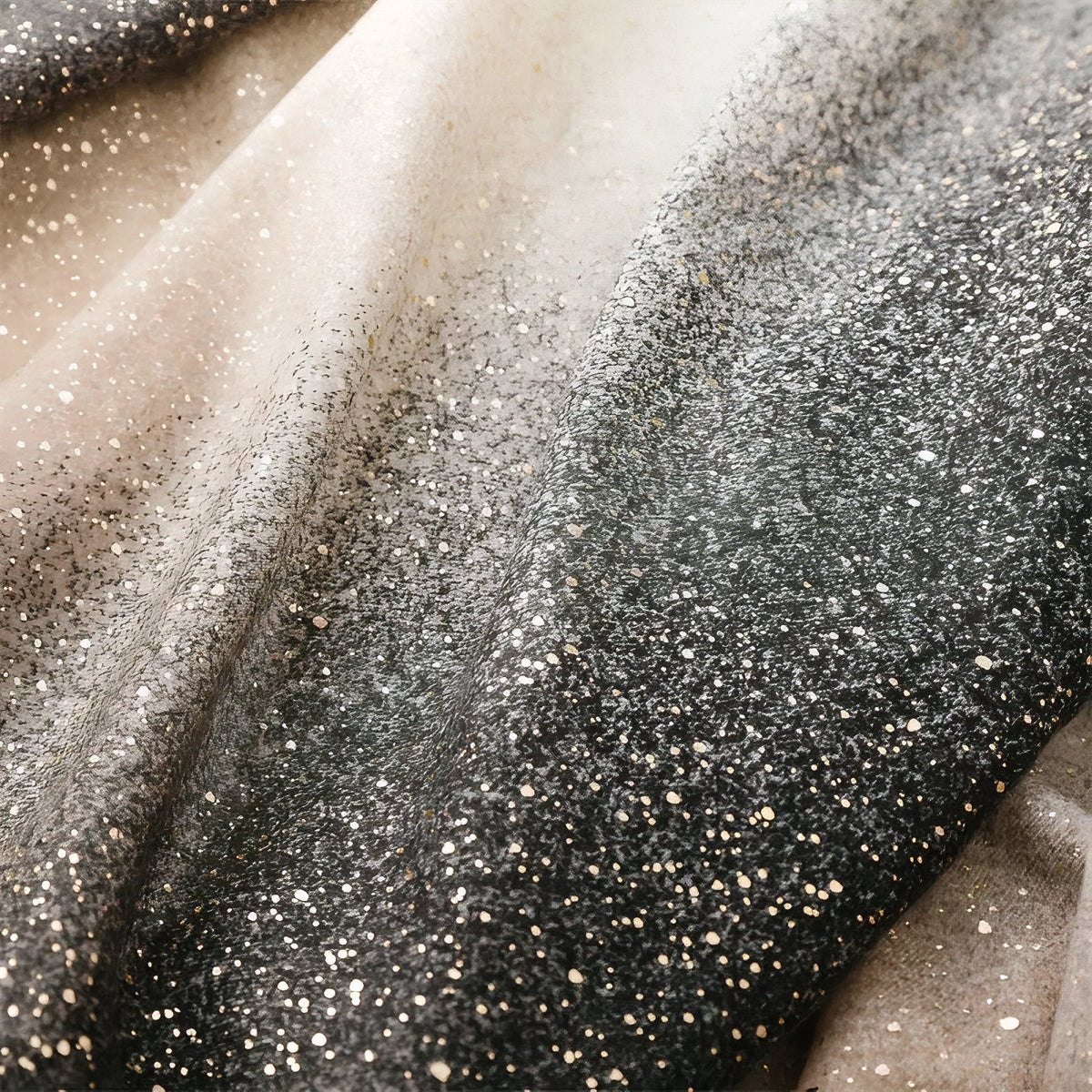 Foulard Paillettes Femme gros plan paillettes - Gris et Beige - Lavande et Rose - Rose et Pêche - Vert Émeraude et Vert Clair - Orange et Pêche - Bleu Ciel et Bleu Marine - Beige et Brun