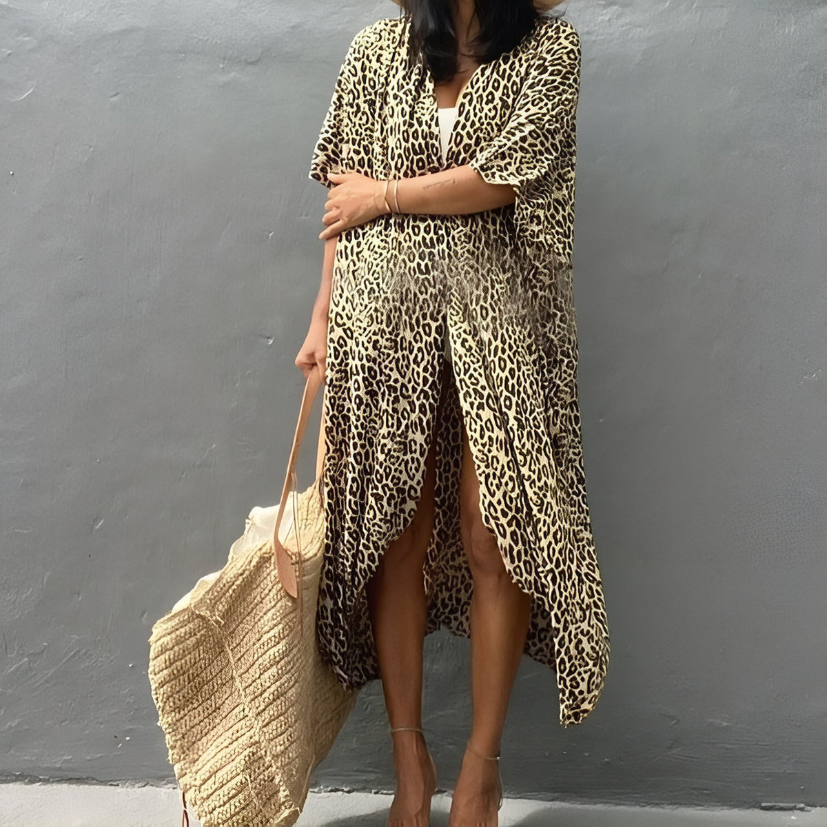 Long Kimono de Plage Imprimé Léopard portée avec sac - Blanc - Beige - Vert