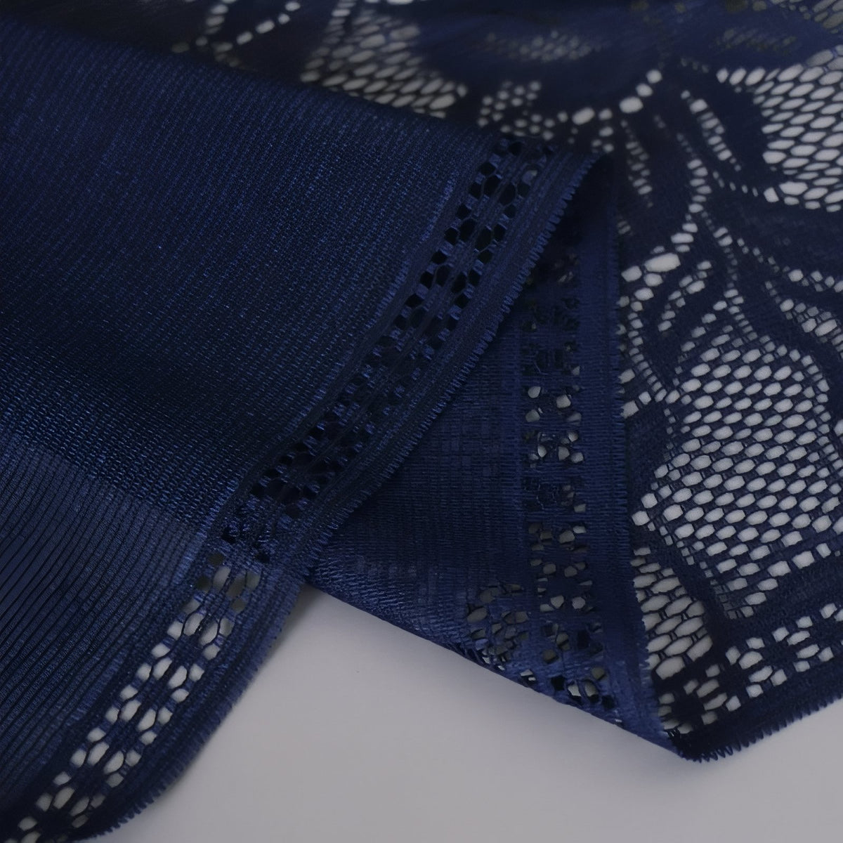Etole Châle Style Dentelle gros plan dentelle - Noir - Bleu Marine - Blanc