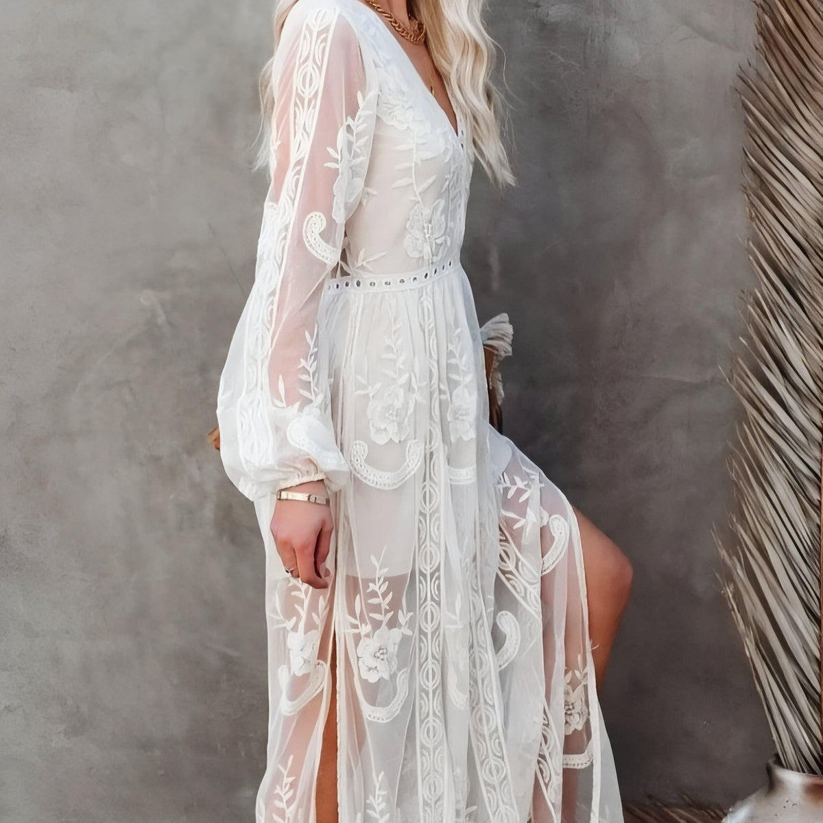 Sublime Robe Paréo Blanche portée sur modèle - Blanc - Noir - Rouge