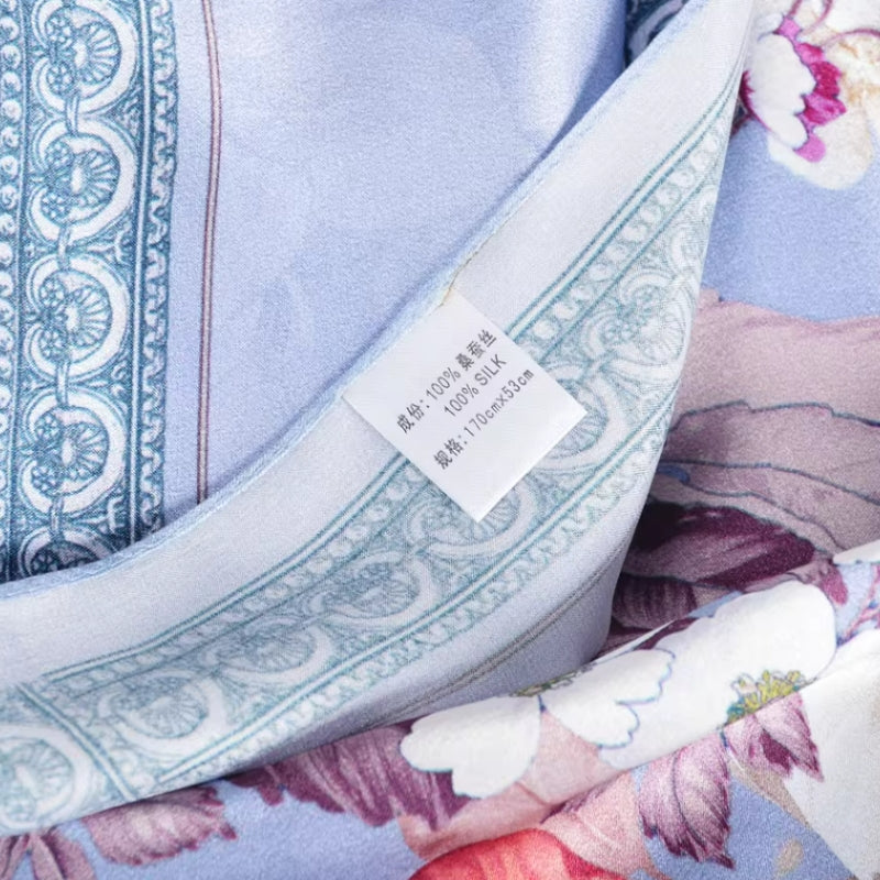 Foulard Soie Fleur Bleue Bleu Ciel et Rose Pâle 175*52cm