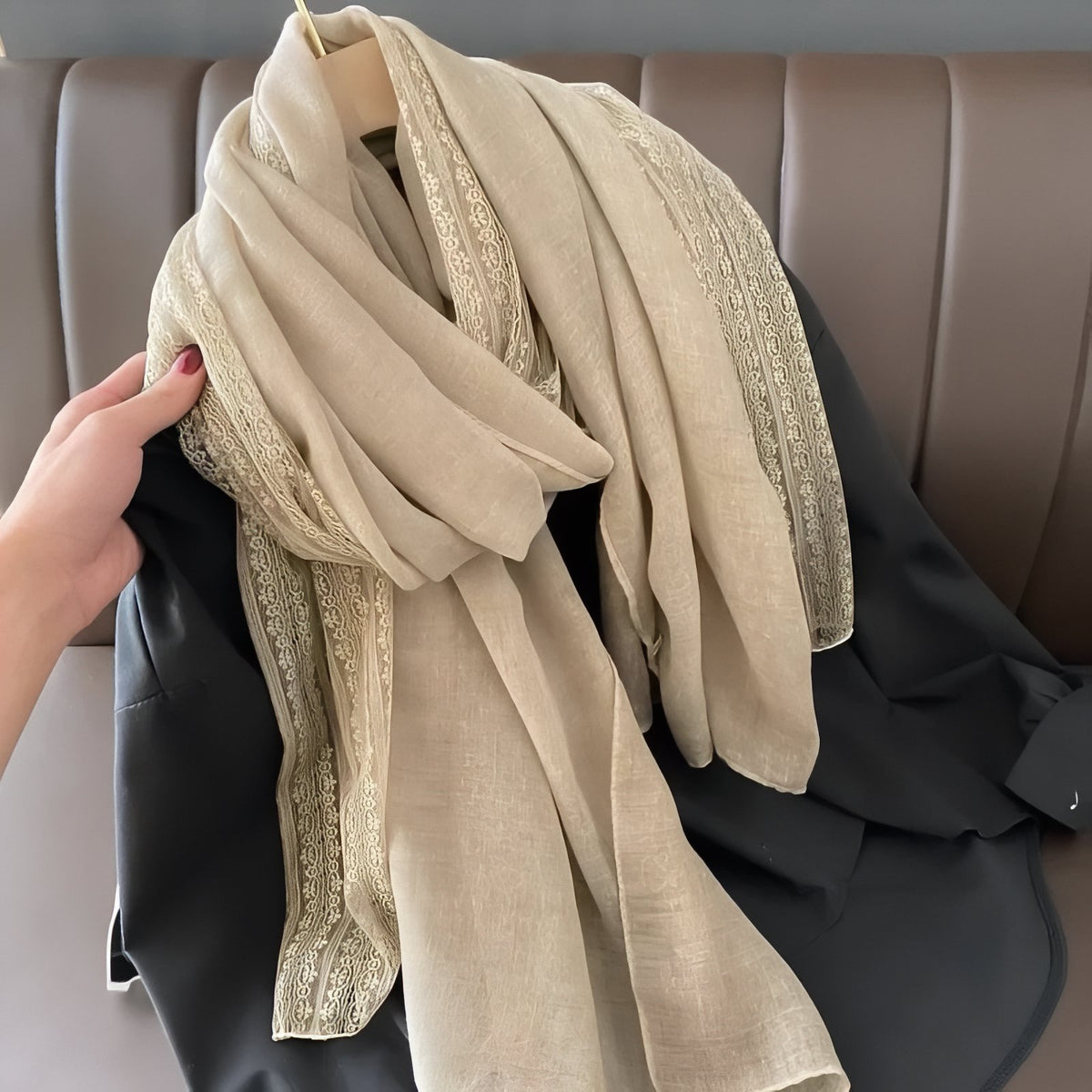 Chèche avec Dentelle portée à la main - Beige Rosé - Violet Poudré - Bleu Ciel - Taupe - Gris Foncé - Beige