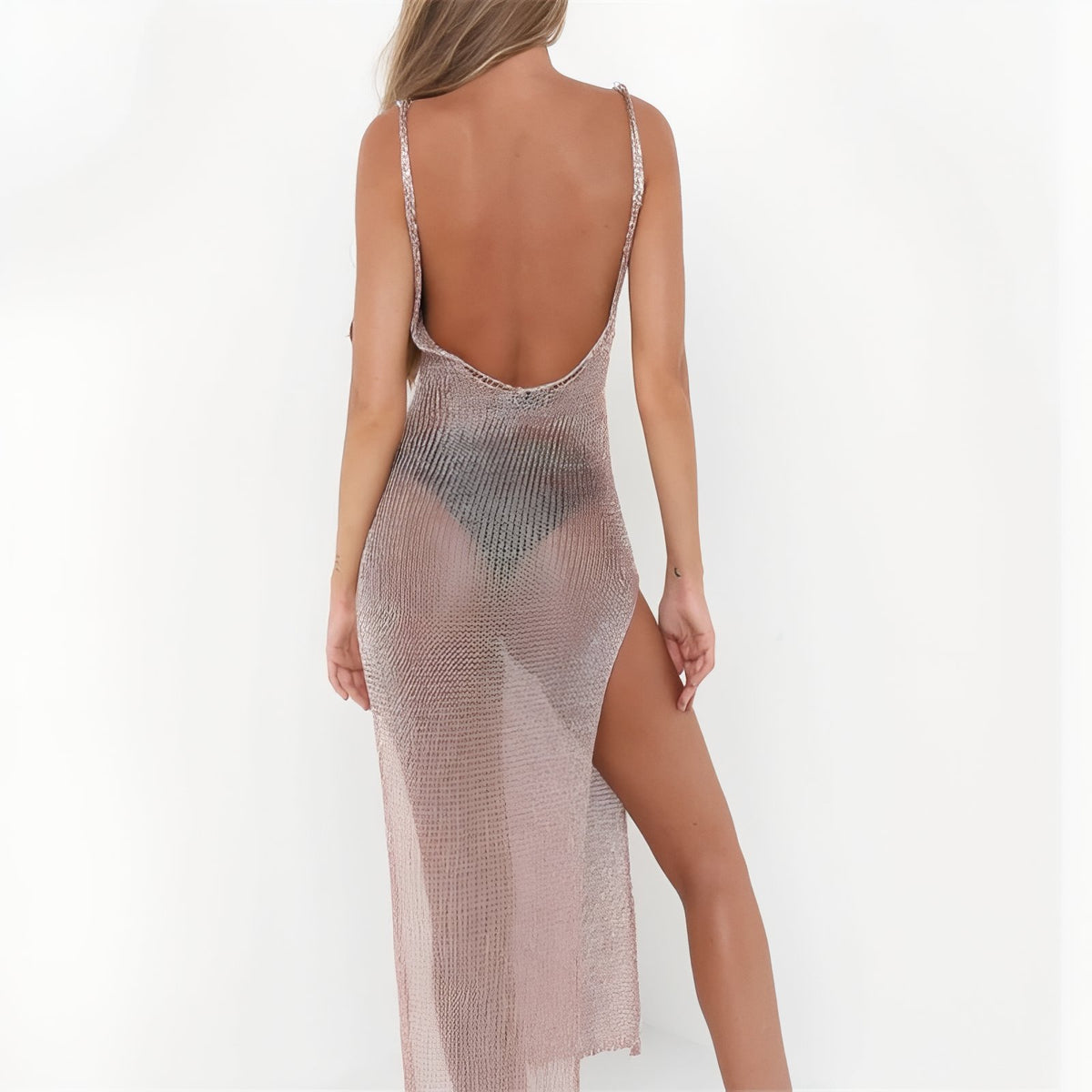 Robe Crochet d’Eté Brillante à Bretelles portée de dos - Argenté - Doré