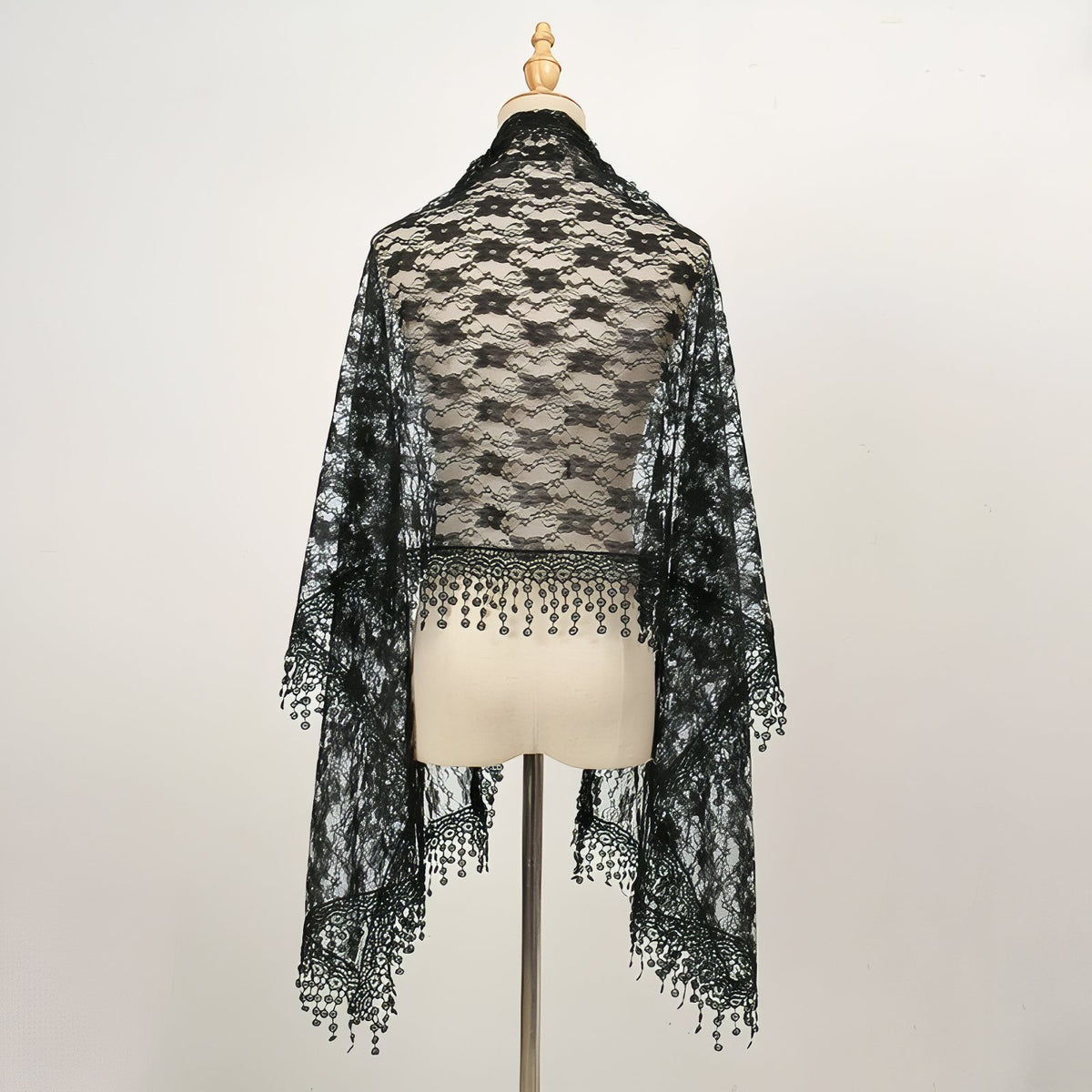 Etole avec Dentelle Femme portée sur mannequin - Beige - Bordeaux - Bleu Marine - Blanc - Gris Clair - Noir