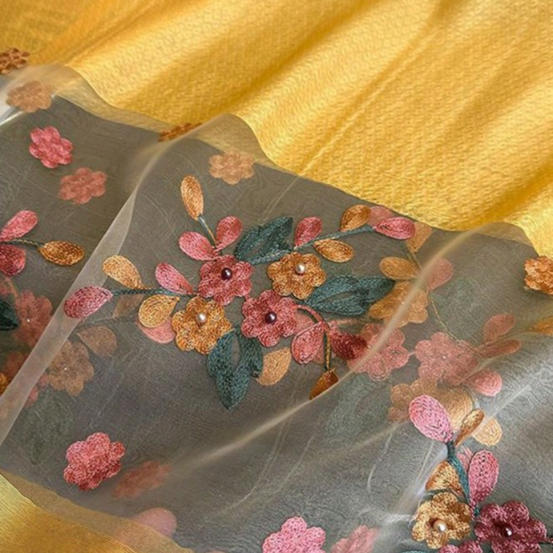 Foulard Brodé Fleurs gros plan broderie fleurs - Blanc - Beige - Bleu - Rouge - Rose - Violet - Jaune - Lilas