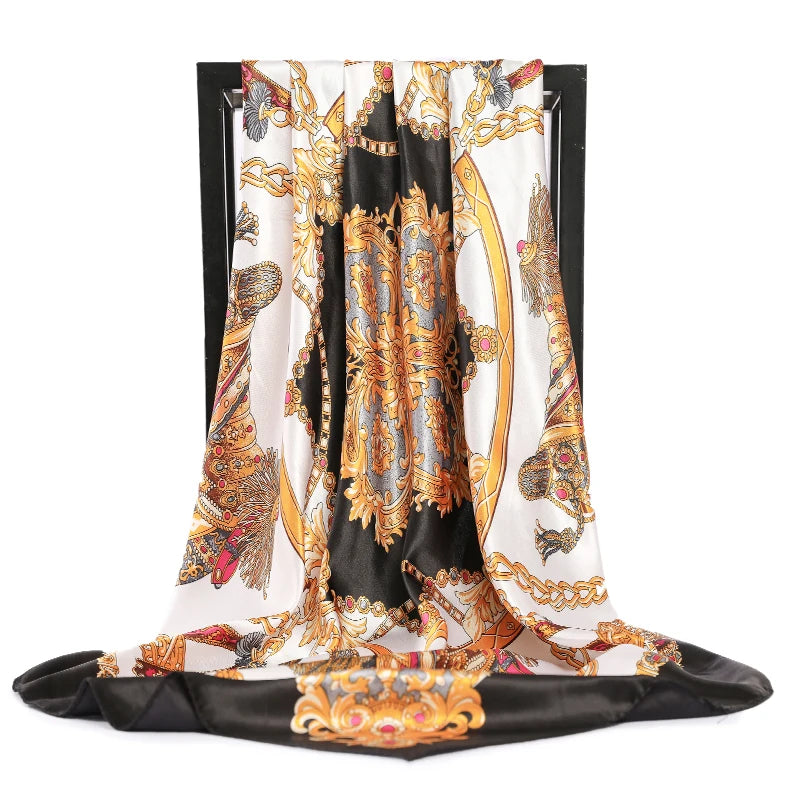 Foulard Petit Carré Noir et Doré 90*90cm