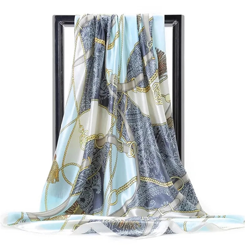 Foulard Petit Carré Bleu Clair et Argent 90*90cm