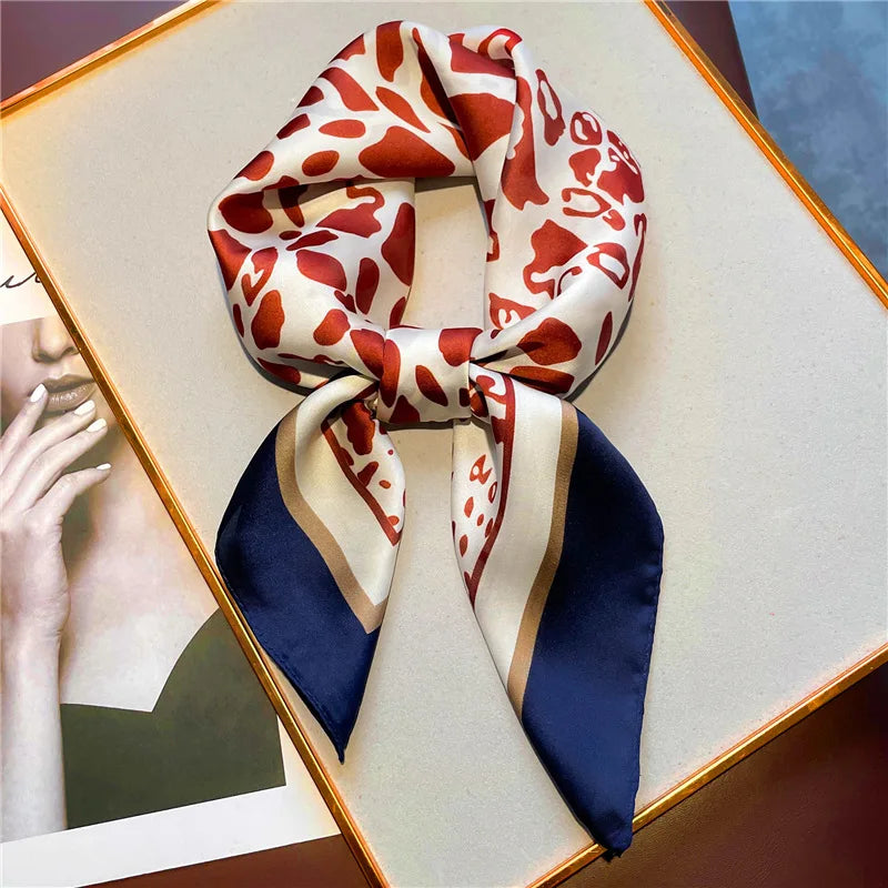 Foulard Carré Léopard Rouge et Bleu Marine 70x70cm