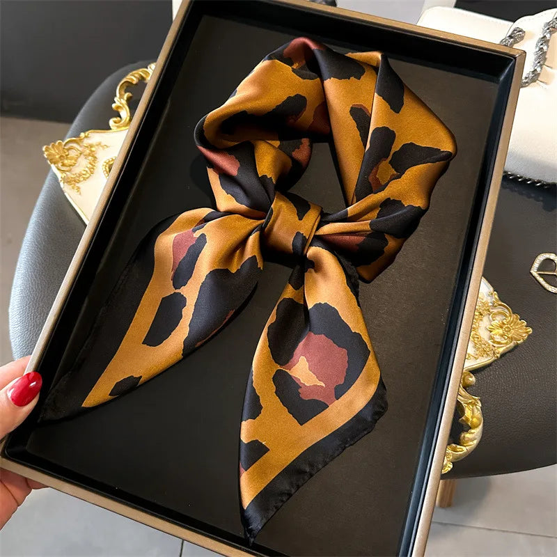 Foulard Carré Léopard Marron et Noir 70x70cm