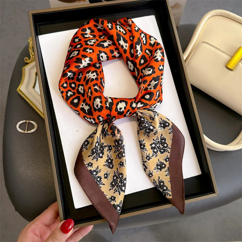 Foulard Mousseline Imprimé Léopard Orange et Beige 70x70cm