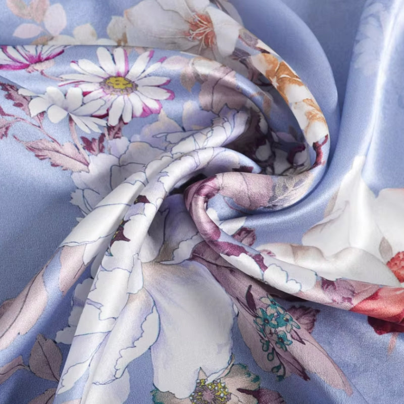Foulard Soie Fleur Bleue Bleu Ciel et Rose Pâle 175*52cm