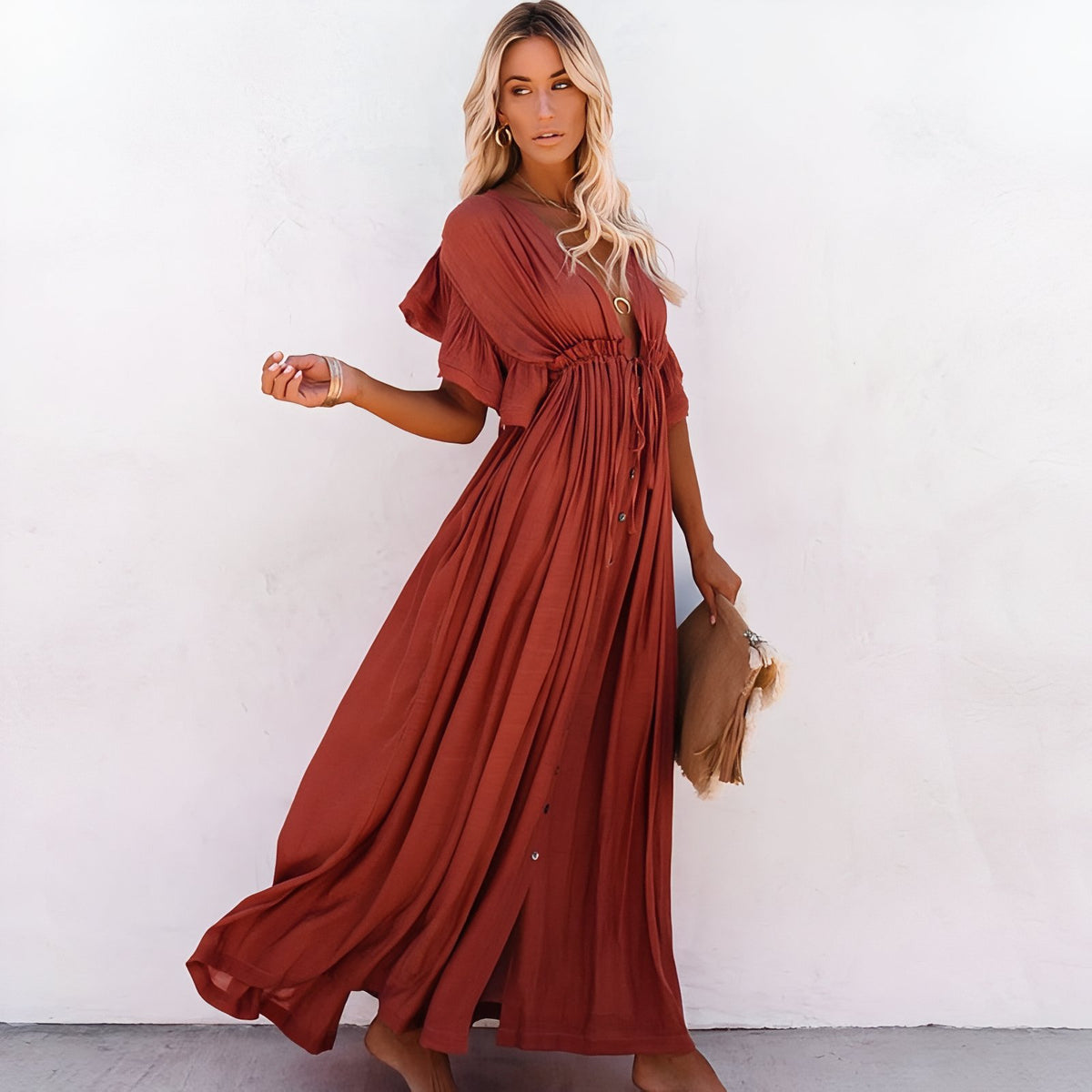 Robe de Plage Style Oversize portée avec accessoire - Bleu - Lavande - Noir - Rouge Brique - Gris - Vert Clair - Vert Foncé - Rose Clair - Blanc - Beige
