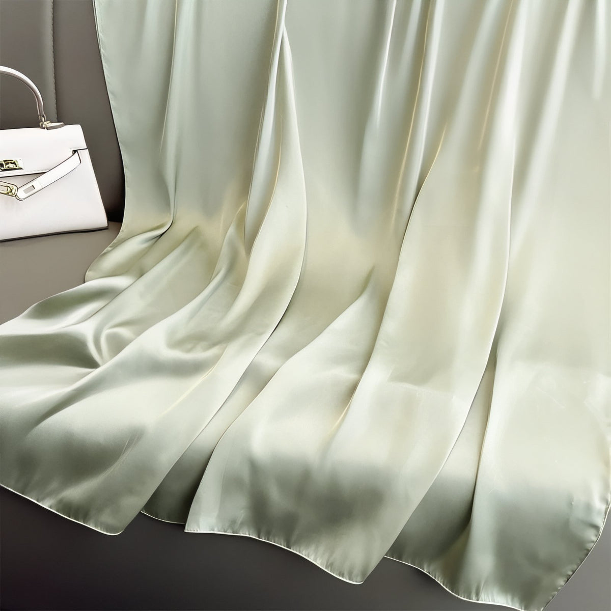 Etole Mousseline Mariage tissu drapé sur canapé - Beige Crème - Blanc Satiné - Bleu Pâle - Gris Foncé - Bleu Céleste - Gris Clair - Bleu Doux - Corail Doux - Vert Pâle - Noir Satiné