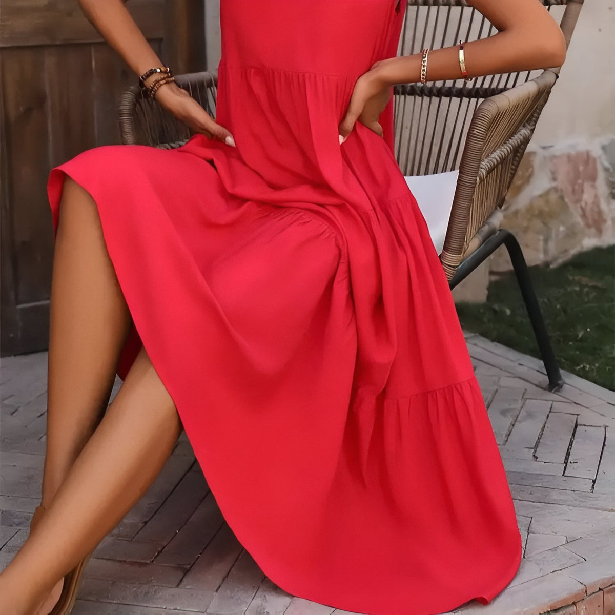 Robe de Plage à Volant portée assise - Vert - Jaune - Rouge - Rose - Noir