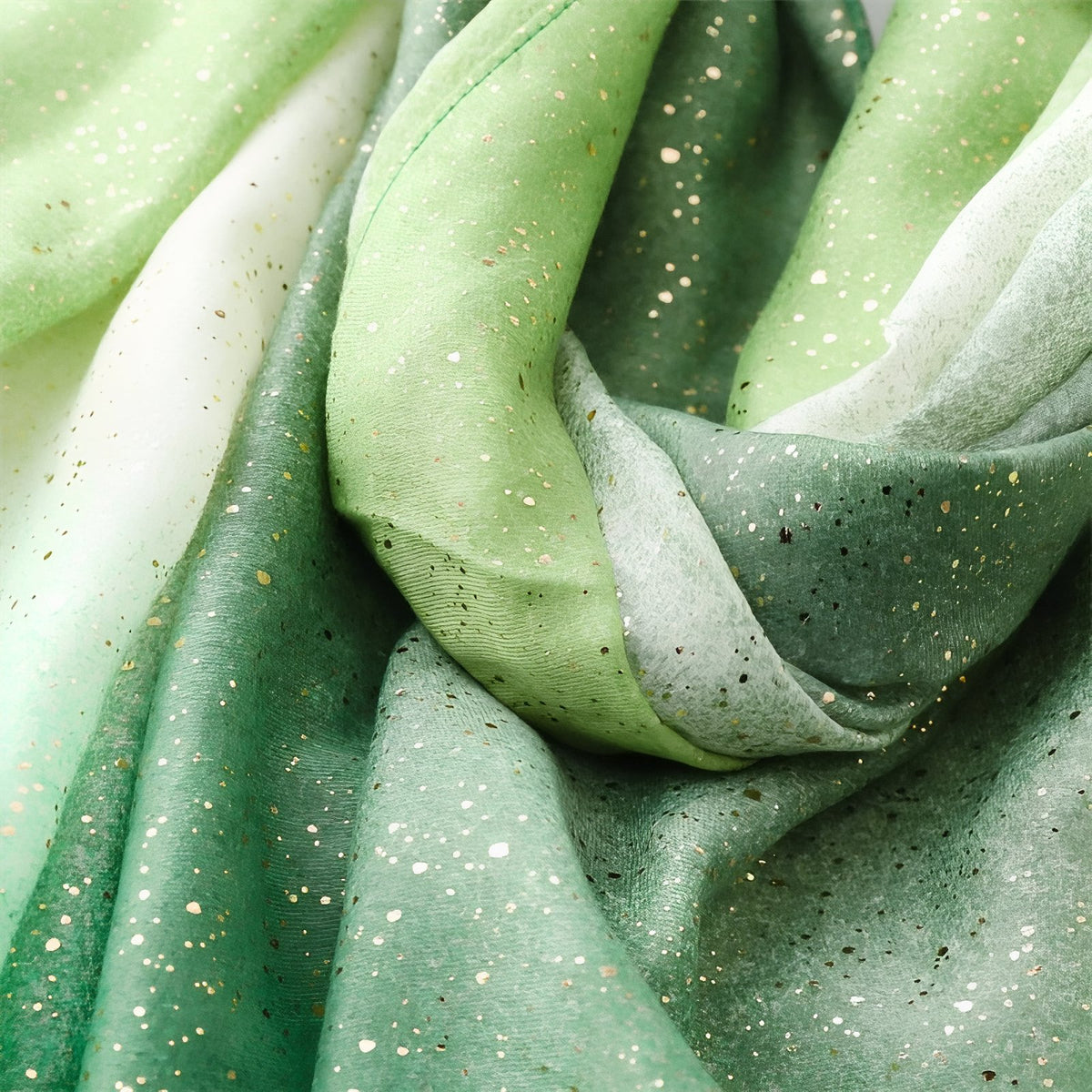 Foulard Paillettes Femme gros plan tissu pailleté - Gris et Beige - Lavande et Rose - Rose et Pêche - Vert Émeraude et Vert Clair - Orange et Pêche - Bleu Ciel et Bleu Marine - Beige et Brun