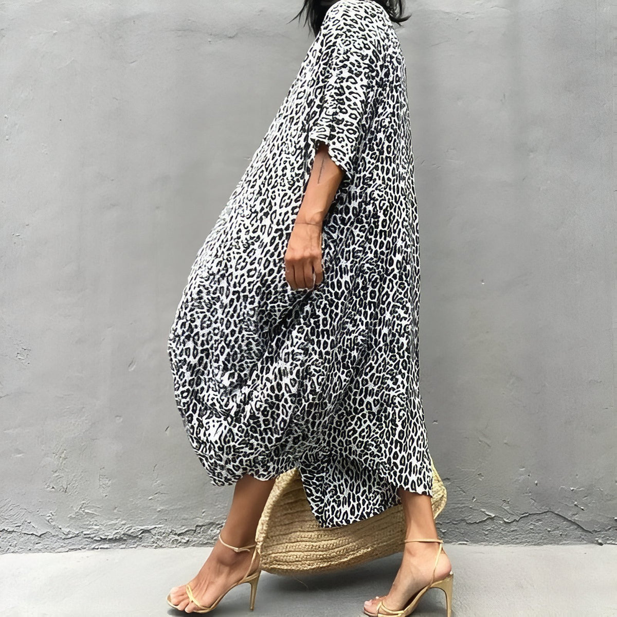 Long Kimono de Plage Imprimé Léopard portée sur le côté - Blanc - Beige - Vert