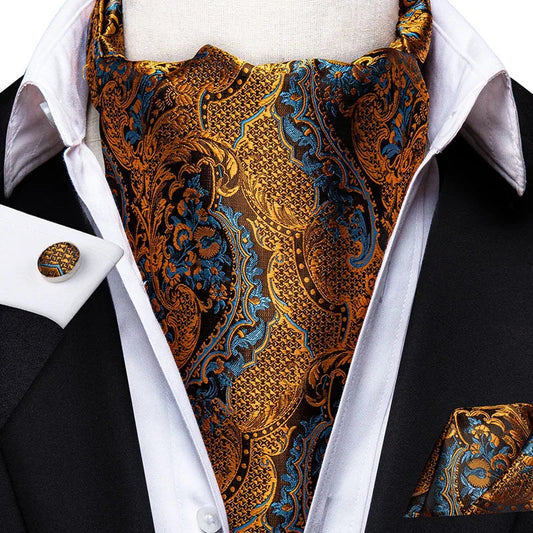 Cravate Ascot Soie Doré et Bleu porté avec costume