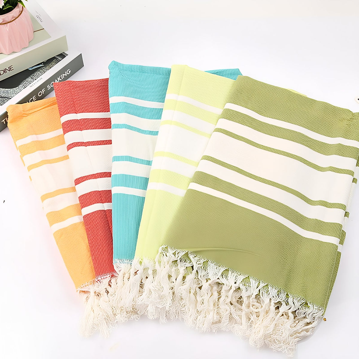 Fouta de Plage Ligné Bicolore à Franges cinq articles alignés - Bleu Cyan - Rose - Taupe - Jaune Clair - Lavande - Vert - Jaune Vif - Jaune Paste - Bleu Marine