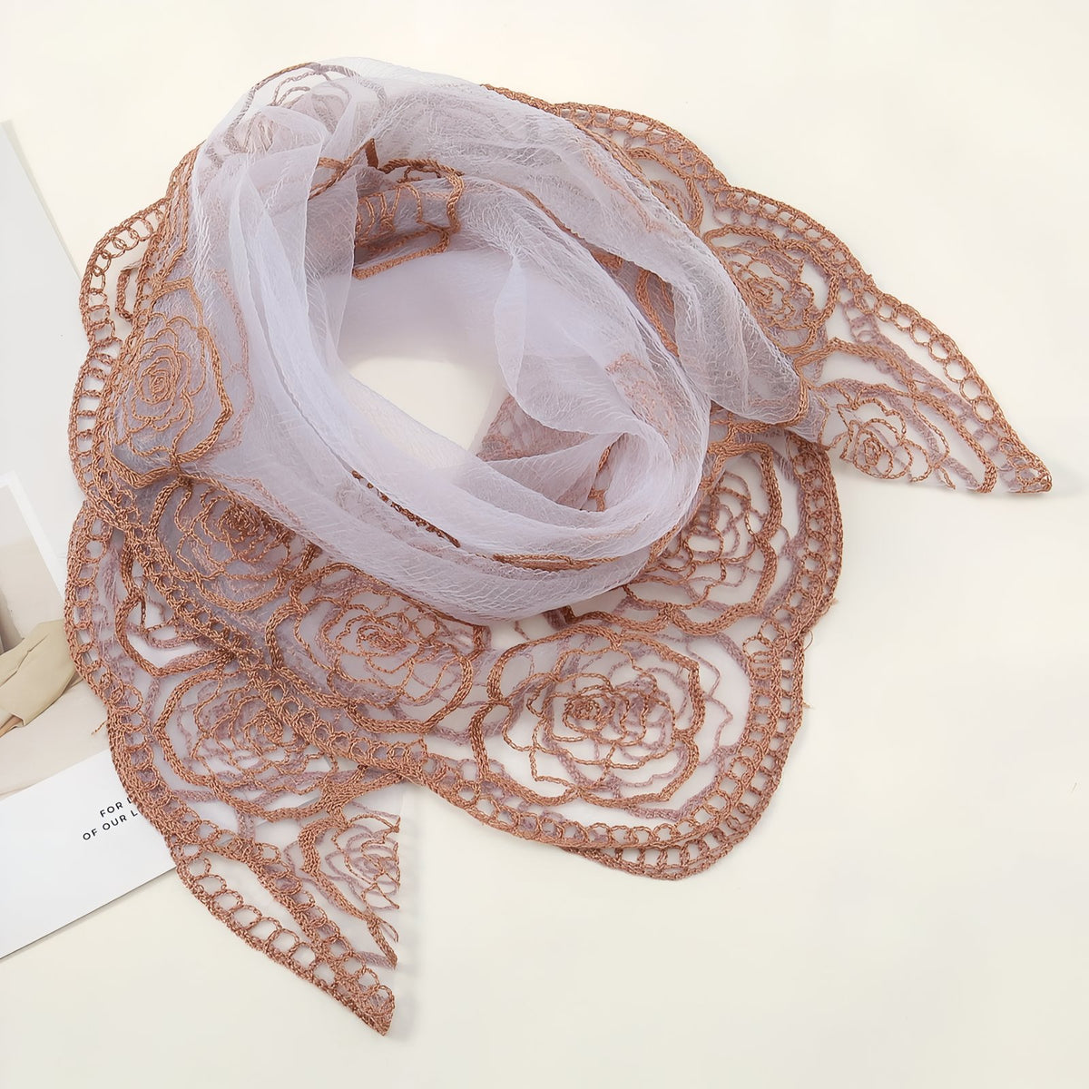 Foulard Cheveux Dentelle détail motif floral - Blanc - Marron - Gris et Cuivre - Bordeaux - Noir et Cuivre - Ivoire et Pêche - Bleu Marine et Cuivre - Rose Poudré - Jaune Moutarde - Rose et Cuivre - Beige et Corail - Rouge et Doré
