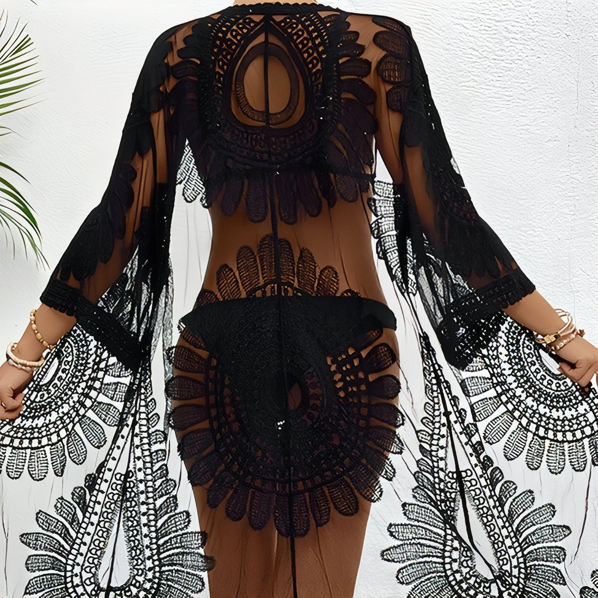 Kimono de Plage en Dentelle mise en scène portée - Noir - Blanc