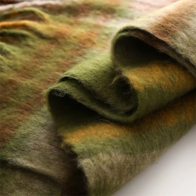 Echarpe Plaid Tartan Vert Olive et Jaune Moutarde détail de la matière