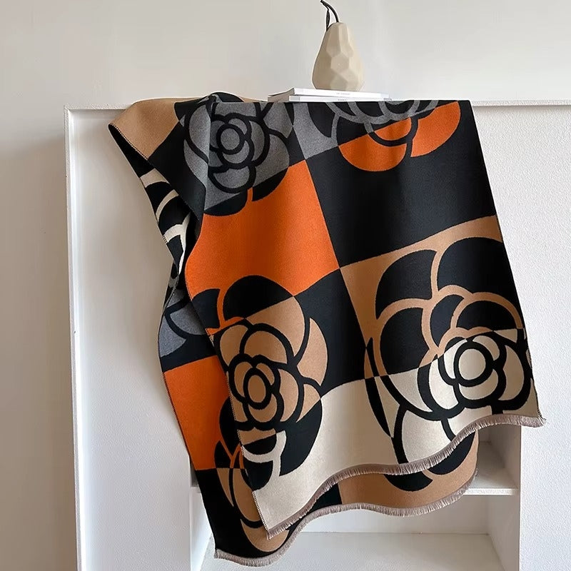Etole à Motif Camélia Géométrique Beige et Orange posée
