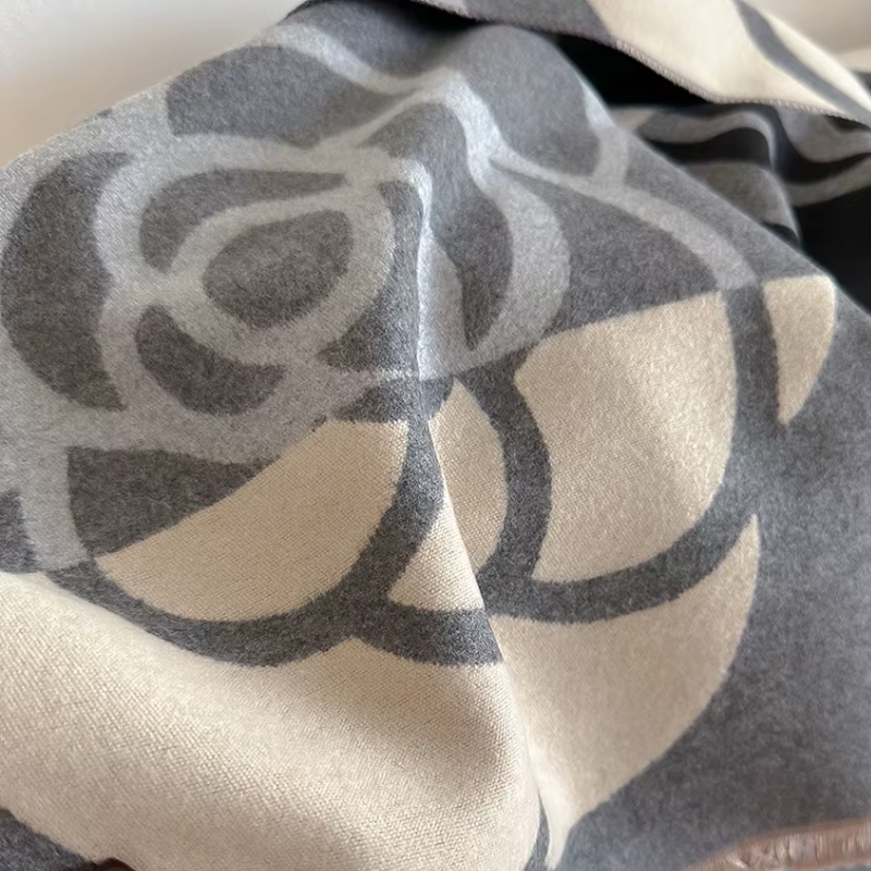Etole à Motif Camélia Géométrique détail de la matière