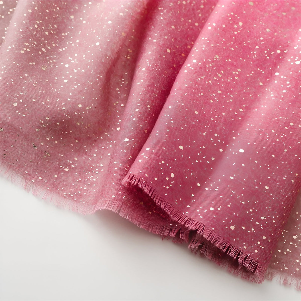 Foulard Paillettes Femme gros plan texture paillettes - Gris et Beige - Lavande et Rose - Rose et Pêche - Vert Émeraude et Vert Clair - Orange et Pêche - Bleu Ciel et Bleu Marine - Beige et Brun