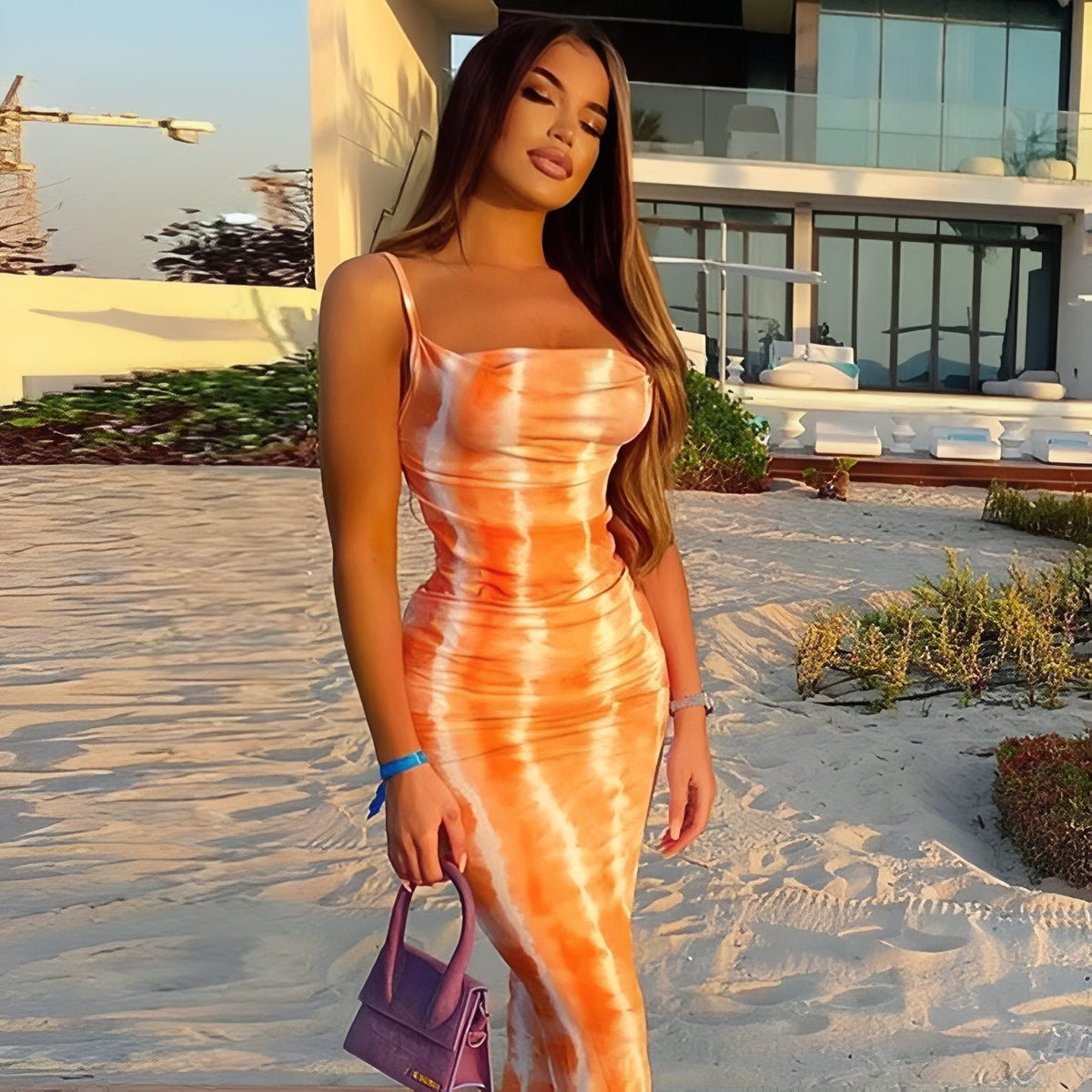 Robe Longue Eté Moulante portée en extérieur - Orange